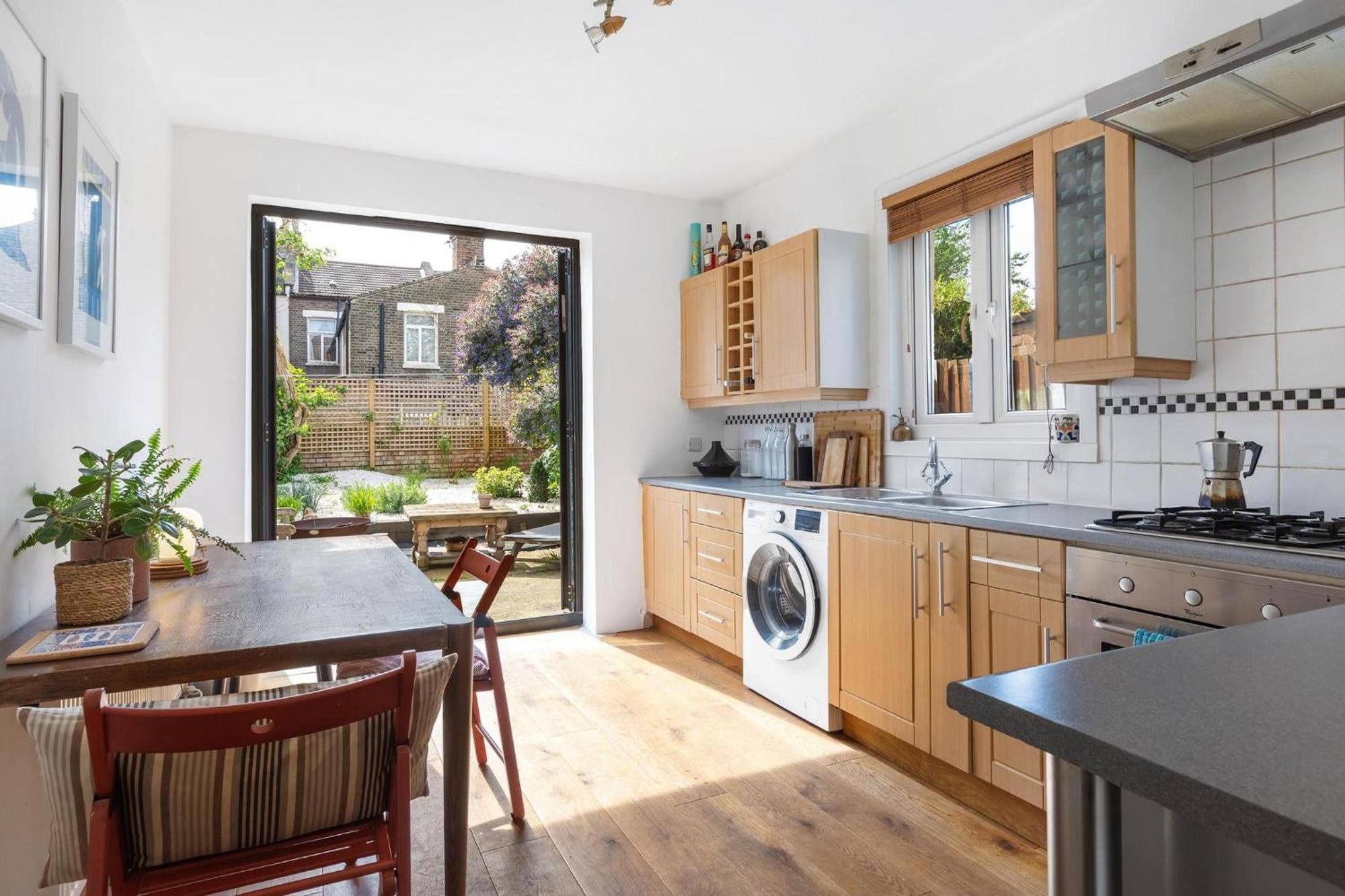 Apartamento 1 Bed & Garden, Sunny Artist Flat - 20mins To